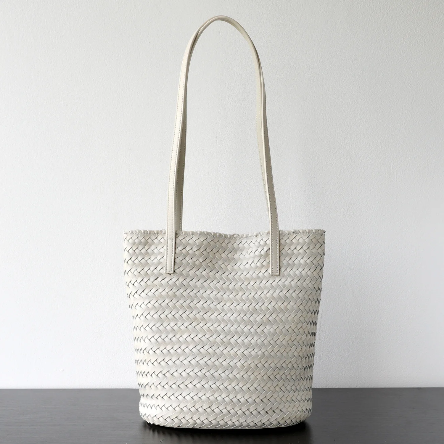 Vegetable Tanned Cowhide Armpit Bag Hand Woven Lazy Simple Design Genuine Leather Hand-Held Bucket Bag for Casual Use